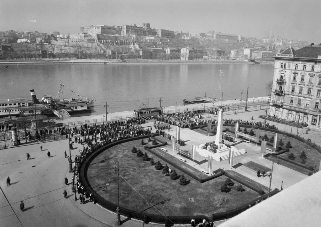 A photo of the Memorial to Soviet Airmen with the Danube and Castle District in the background